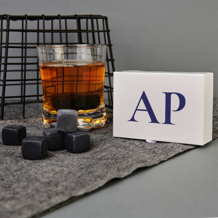 Serif Initialen - Whisky-Steine